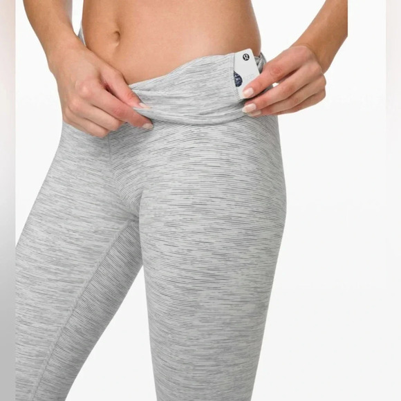 Lululemon x PELOTON Wunder Under High-Rise Tight 28” *Full-On Luxtreme* - Picture 4 of 7